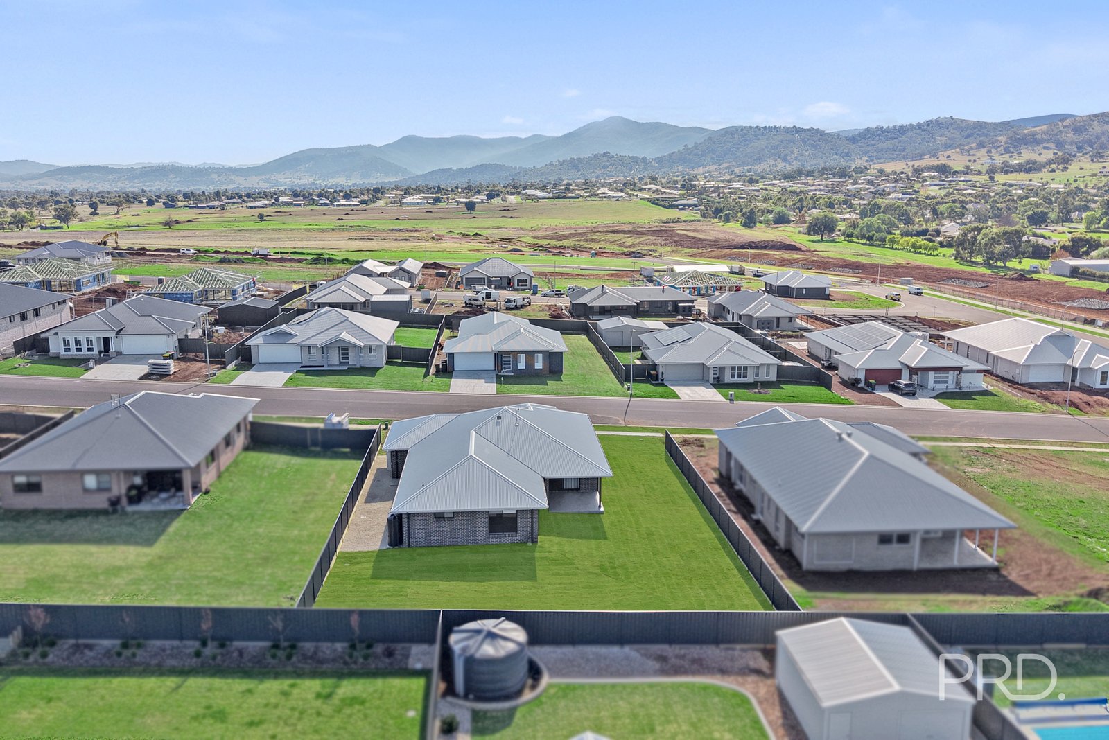 7 Crested Avenue TAMWORTH 30