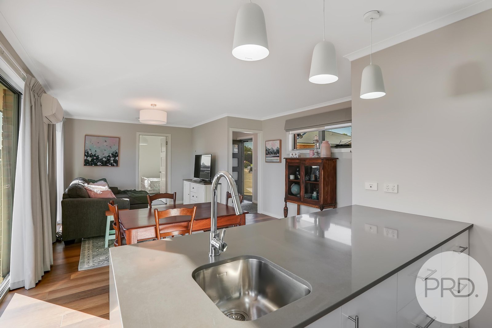 7 Crossin Court CHIGWELL 6