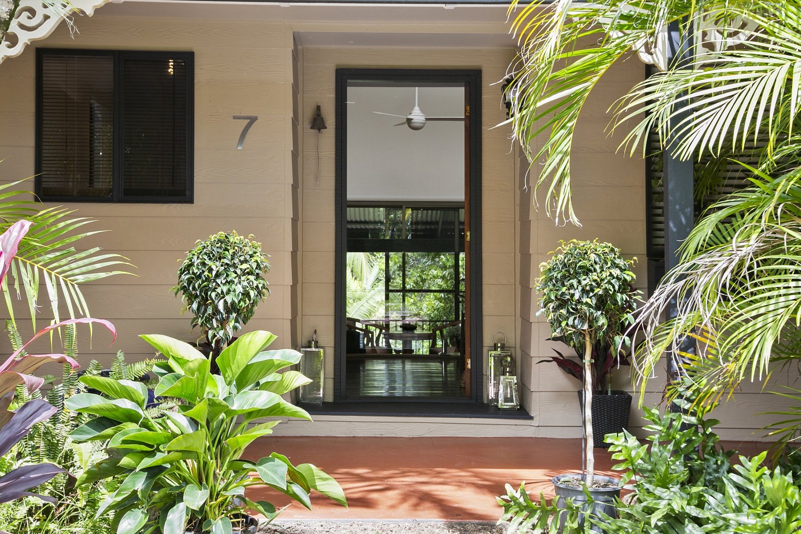 7 Dalwood Court TALLEBUDGERA 5
