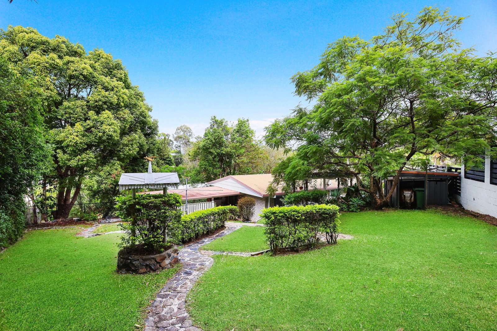 7 Dampier Court MOLENDINAR 13