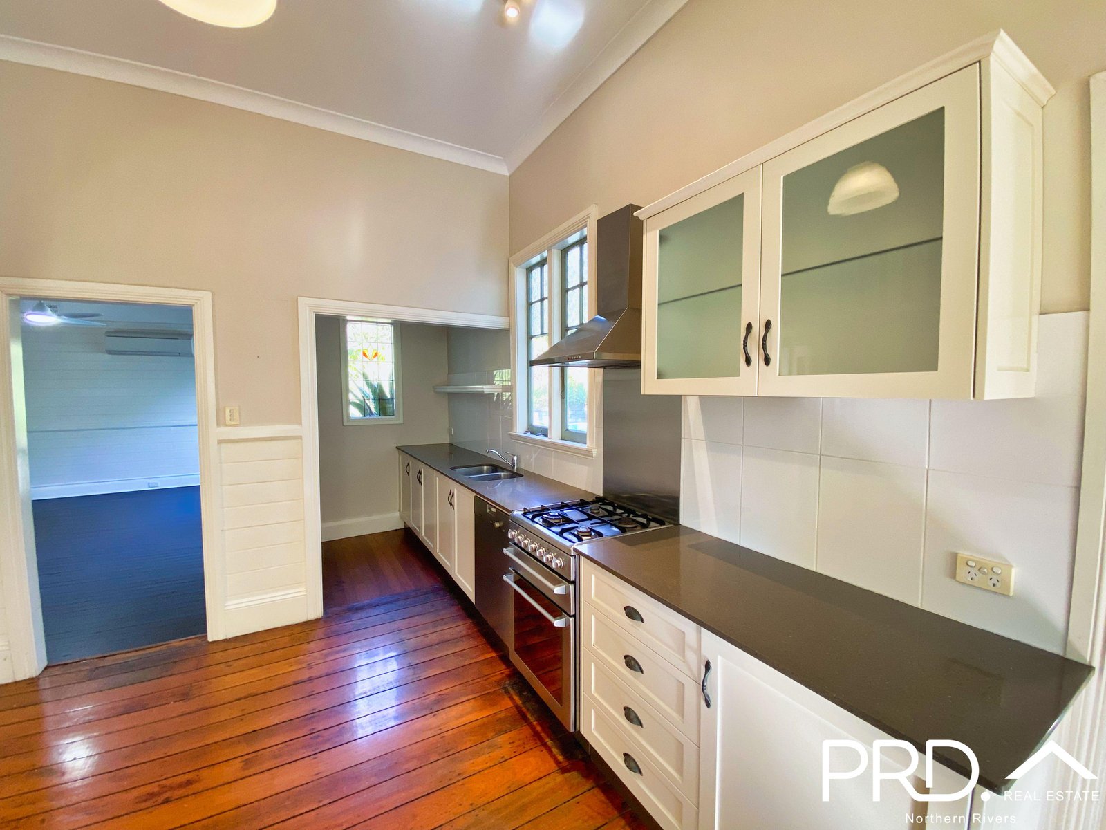 7 Darsham Street GIRARDS HILL 6