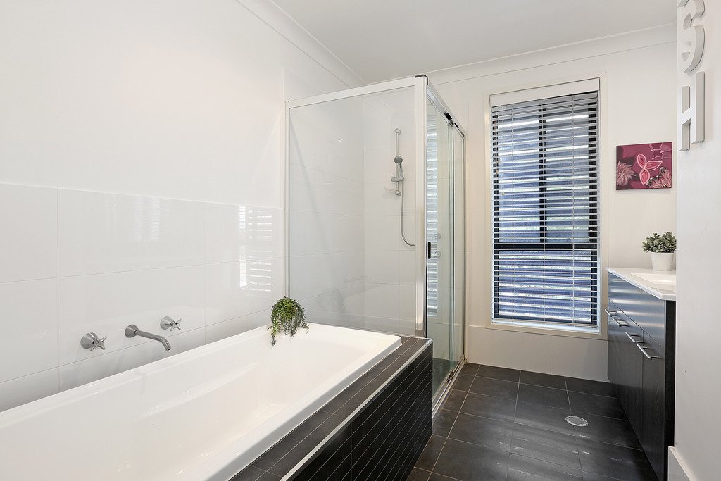 7 Farmhouse Lane HAYWARDS BAY 9