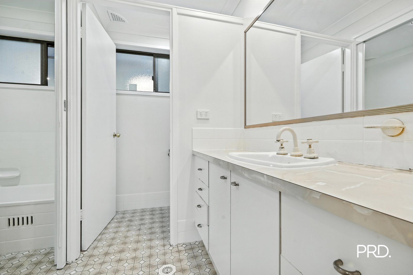 7 Forest Glen Road Woodford 7