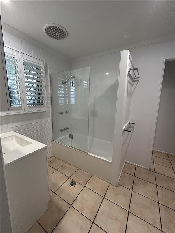 7 Frank Cowley Drive GLENELLA 5