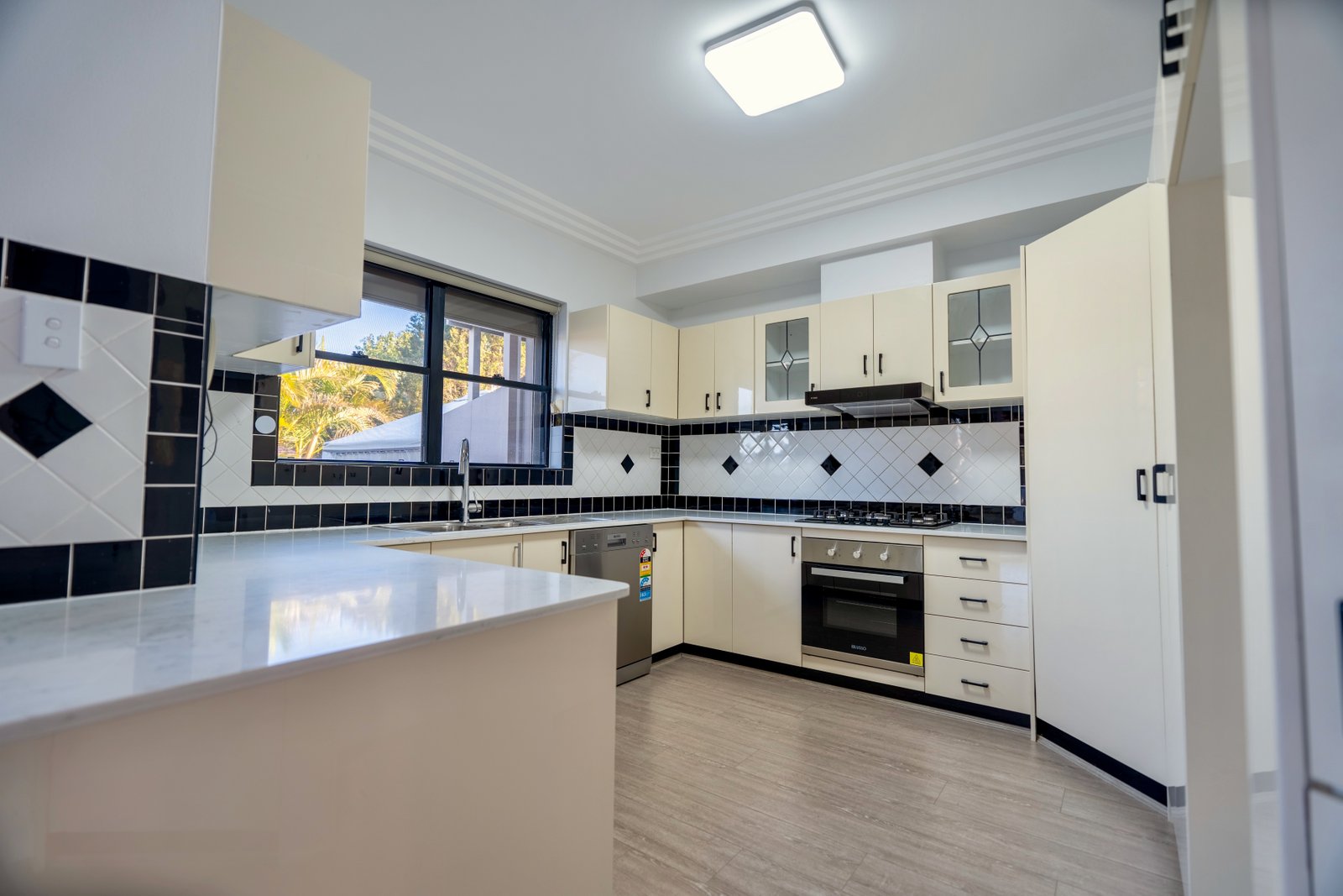 7 Frederick Ave  BEVERLY HILLS 4