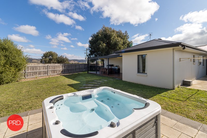 7 Galloway Place BUNGENDORE 19