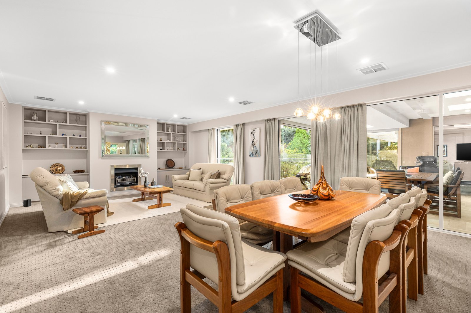 Gallery: 7 Garden Court
