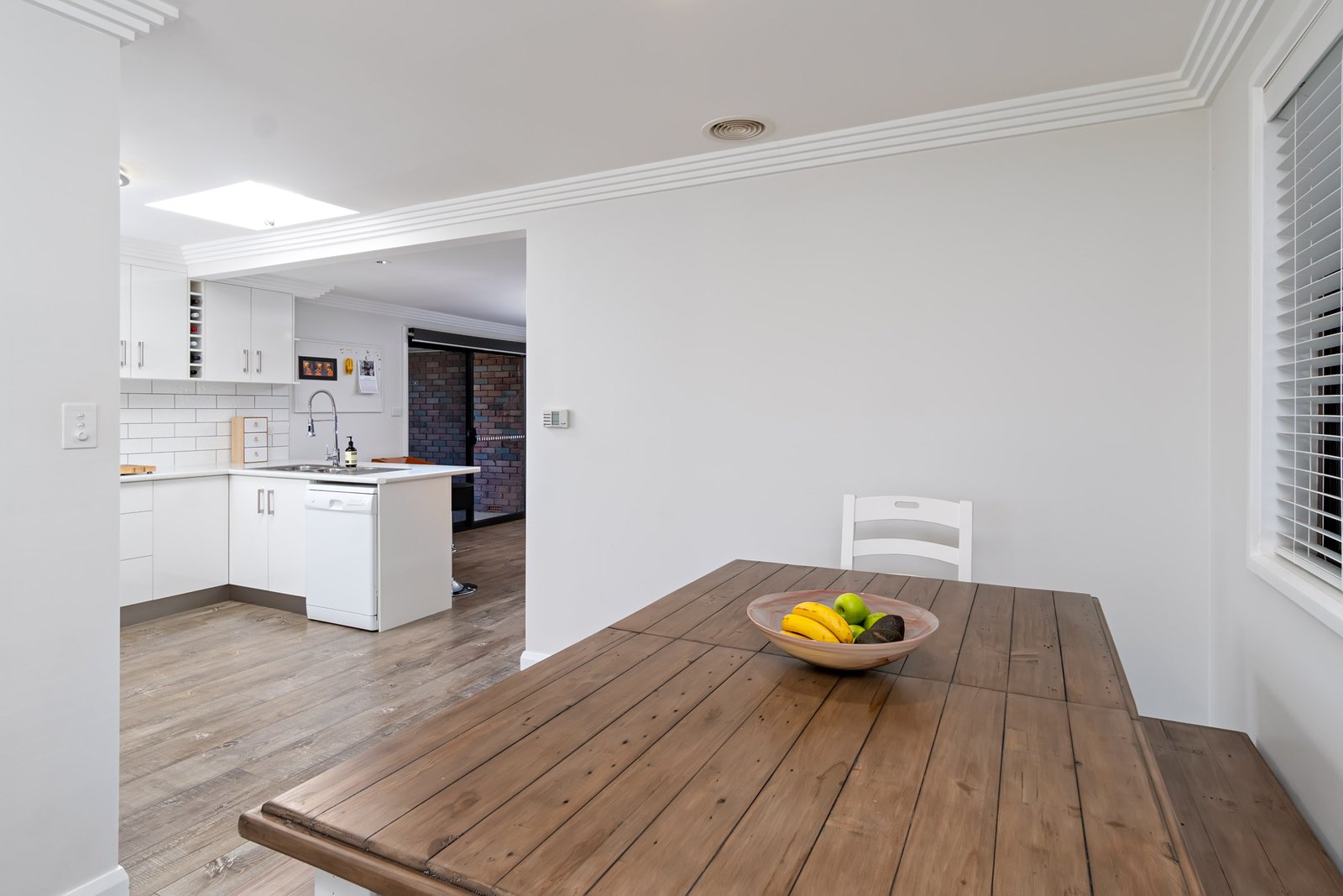 7 Giles Place LAKE ALBERT 3