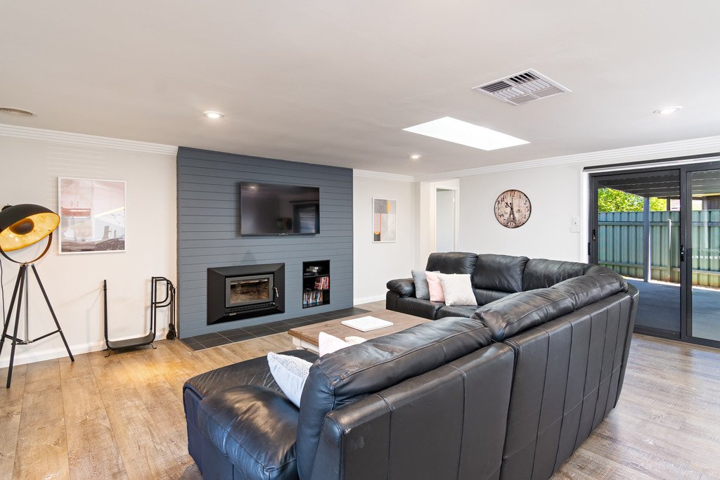 7 Giles Place LAKE ALBERT 5