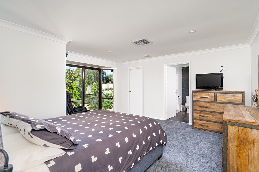 7 Giles Place LAKE ALBERT 6