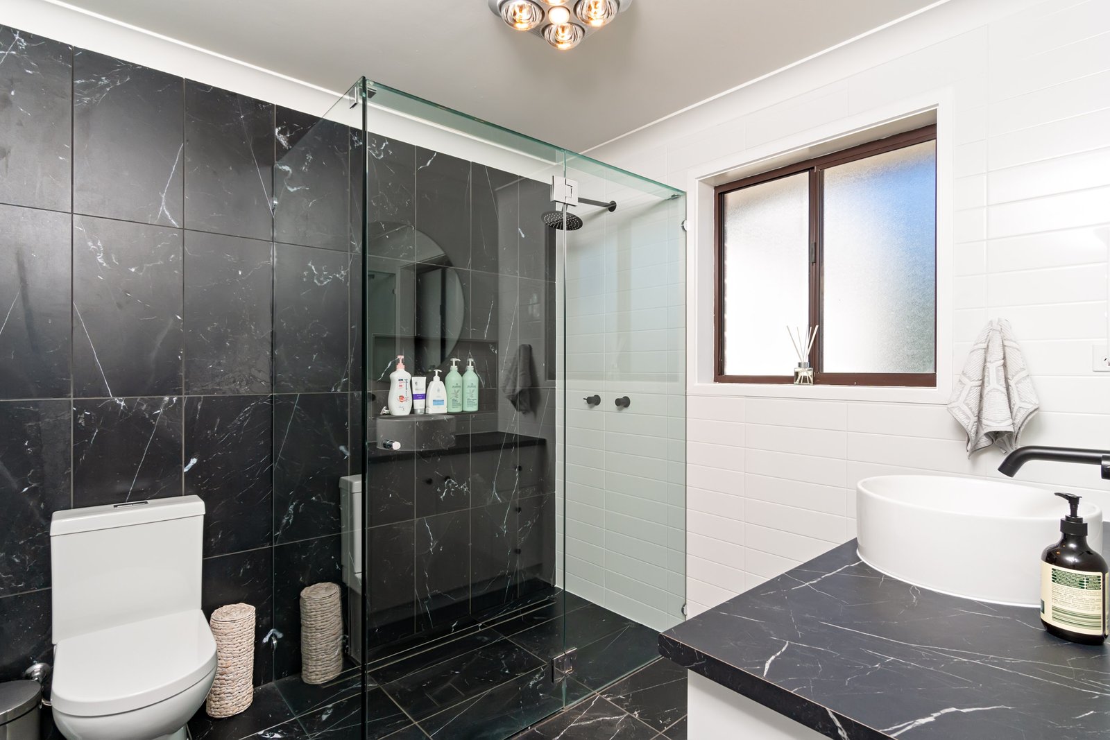 7 Giles Place LAKE ALBERT 7