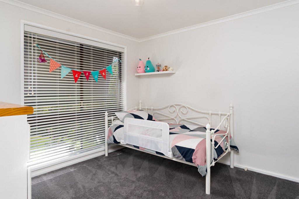 7 Giles Place LAKE ALBERT 8