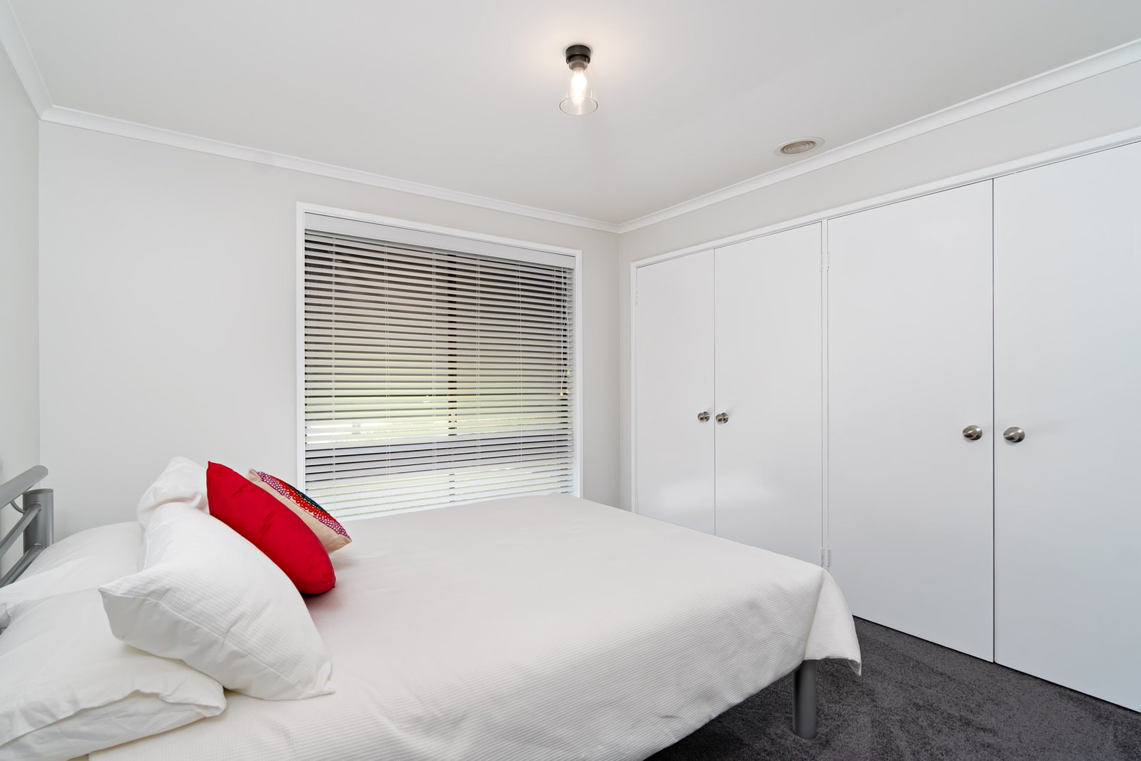 7 Giles Place LAKE ALBERT 10