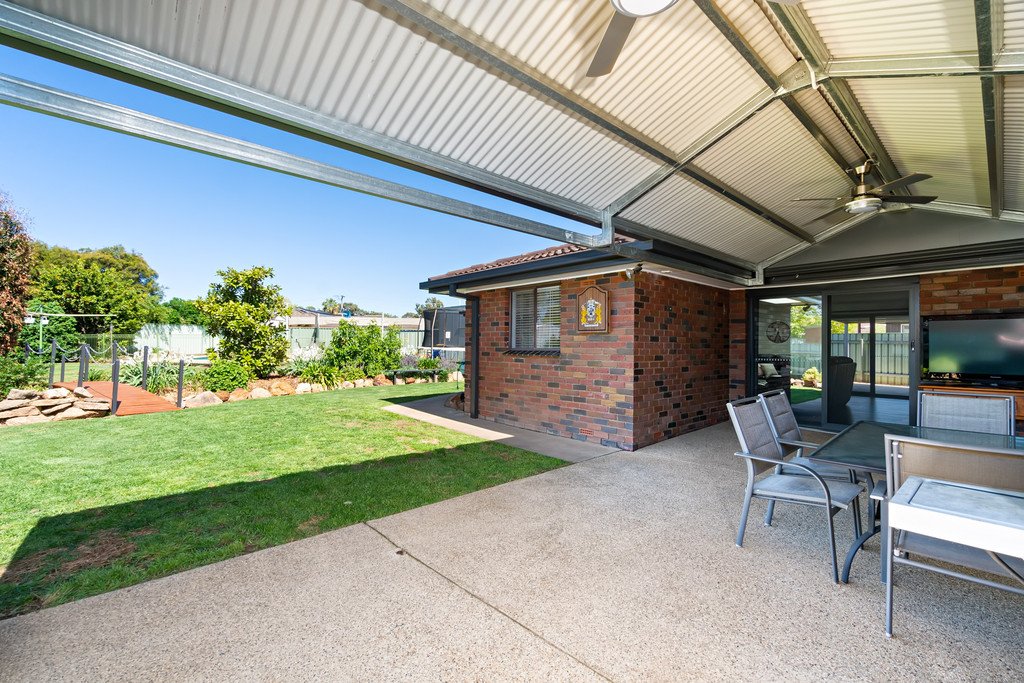 7 Giles Place LAKE ALBERT 11