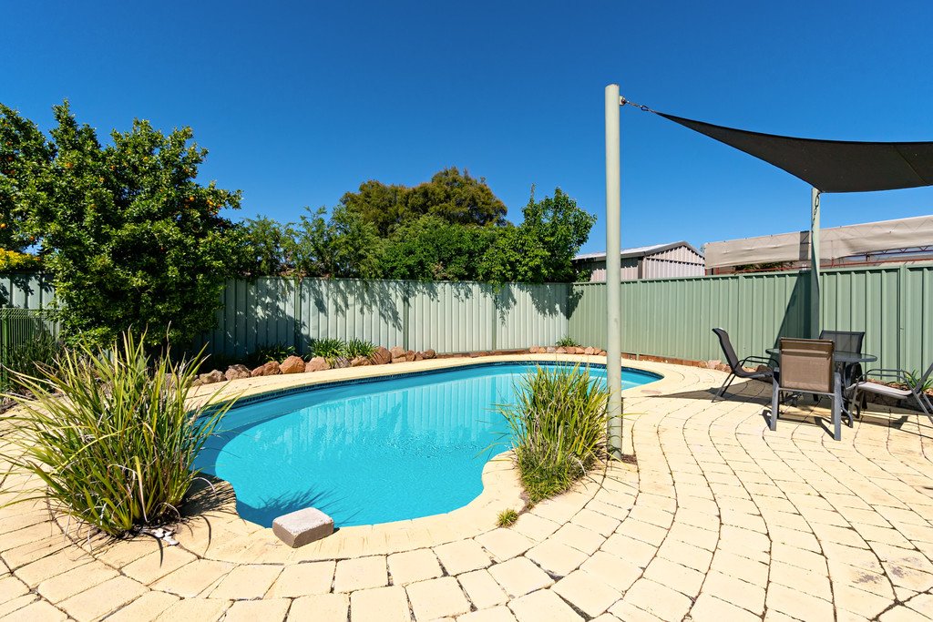 7 Giles Place LAKE ALBERT 13