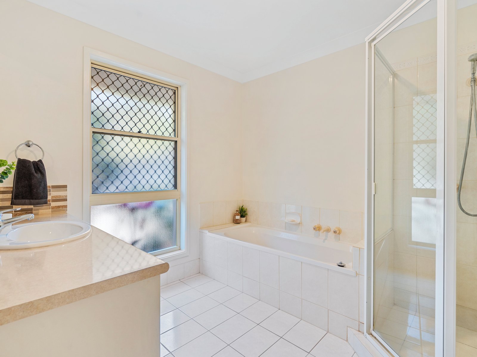 7 Goldvilla Drive ELANORA 14