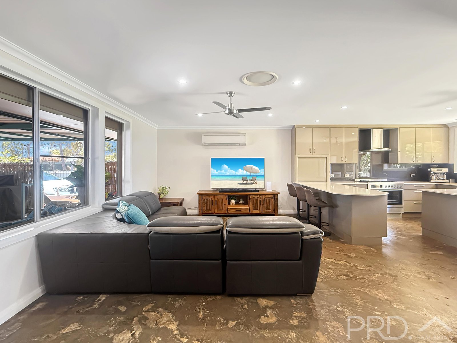 7 Hartog Crescent DAMPIER 10