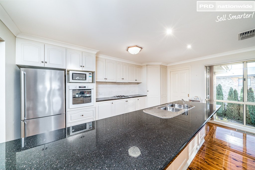 7 Headley Place KOORINGAL 11