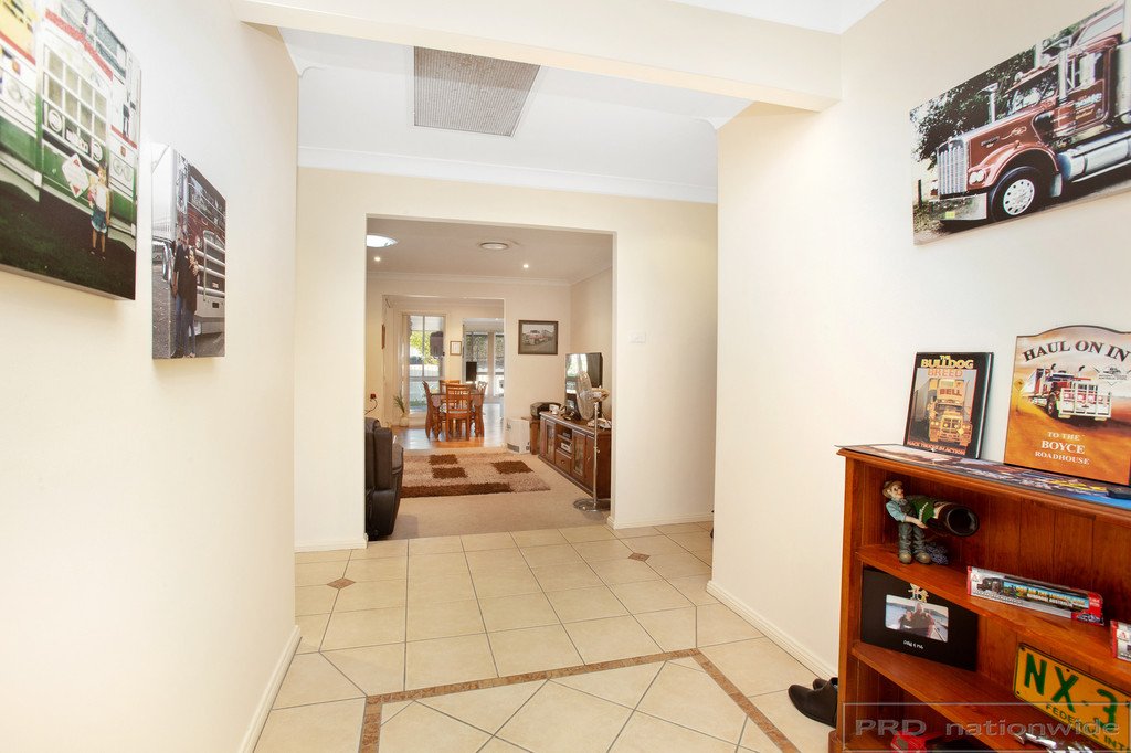7 Honeyoak Drive ABERGLASSLYN 3