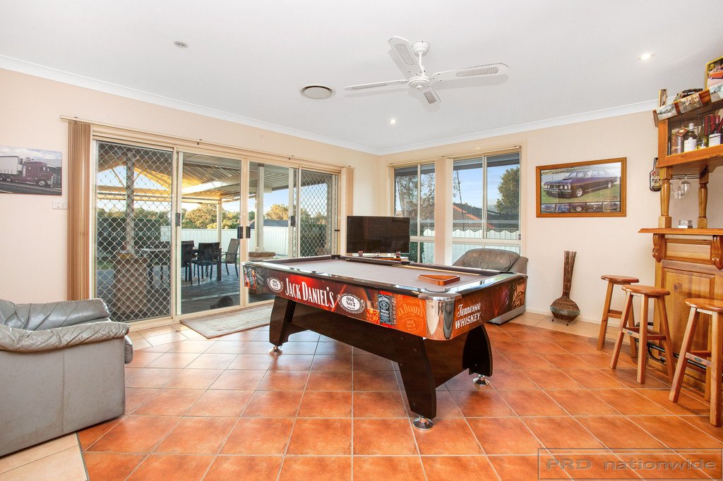 7 Honeyoak Drive ABERGLASSLYN 9