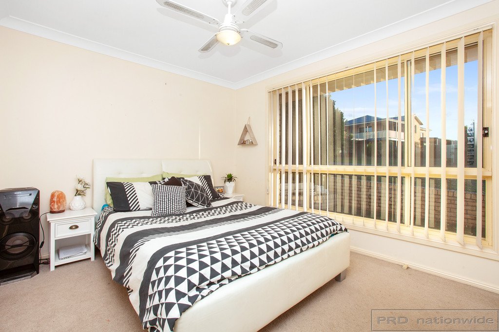 7 Honeyoak Drive ABERGLASSLYN 12