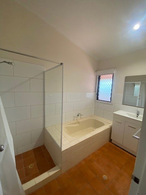 7 Howe Drive CABLE BEACH 8