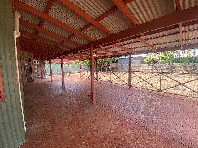 7 Howe Drive CABLE BEACH 12