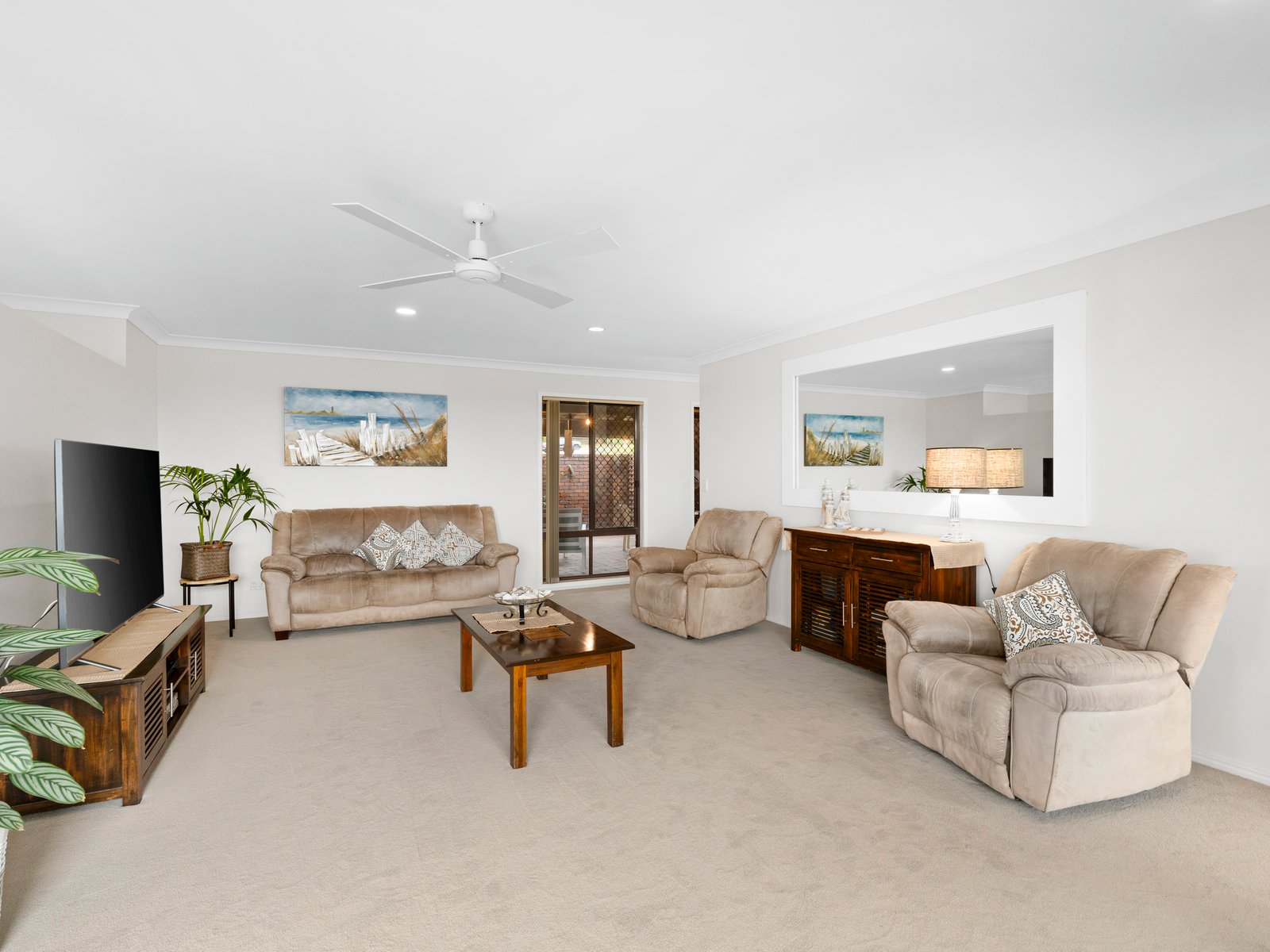 7 James Cook Drive BANORA POINT 2