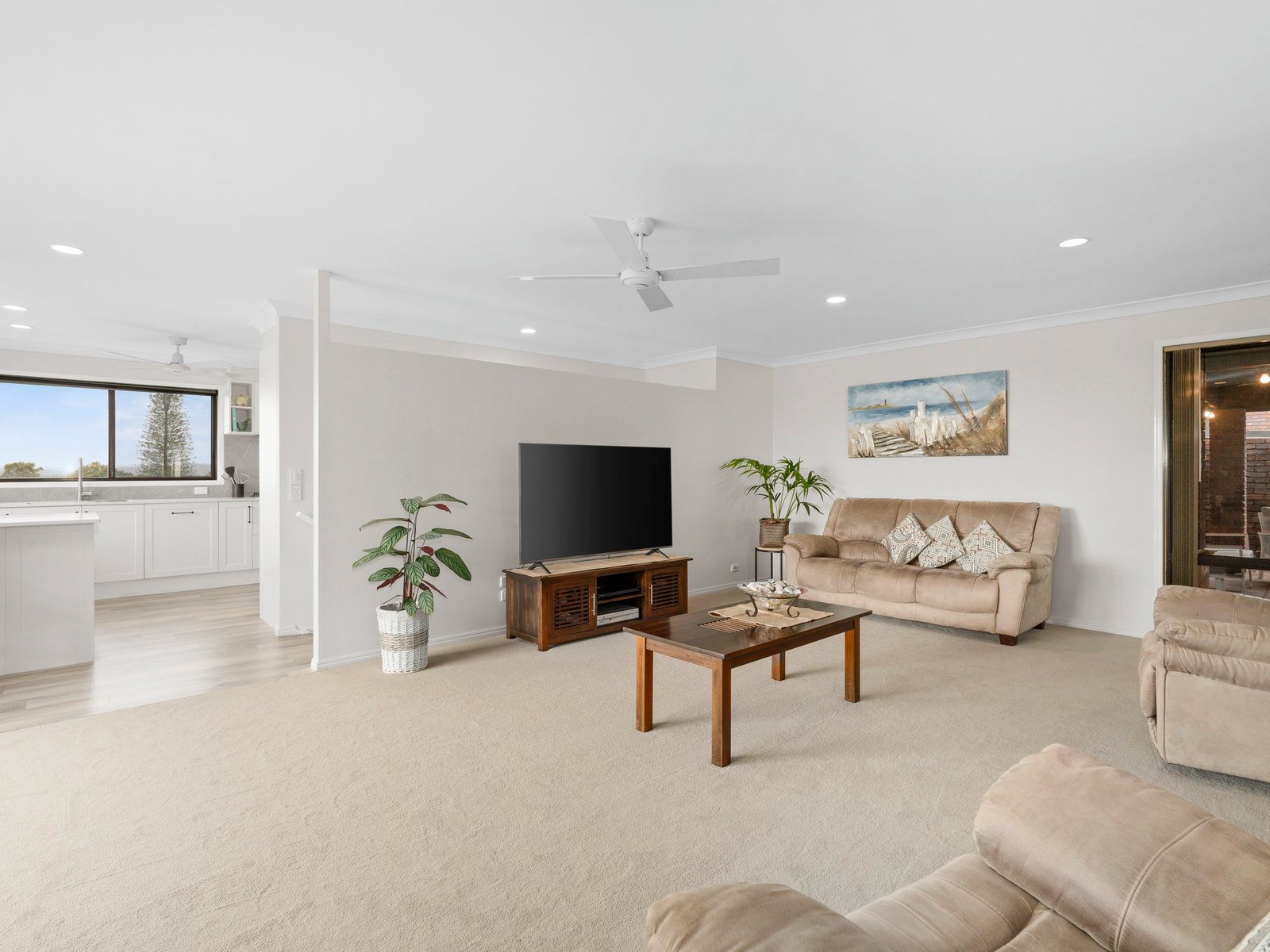 7 James Cook Drive BANORA POINT 3