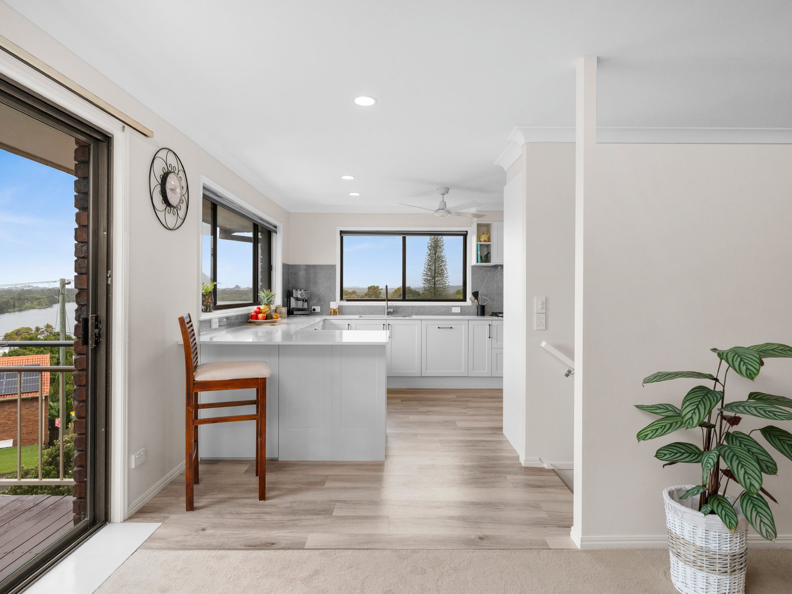 7 James Cook Drive BANORA POINT 6