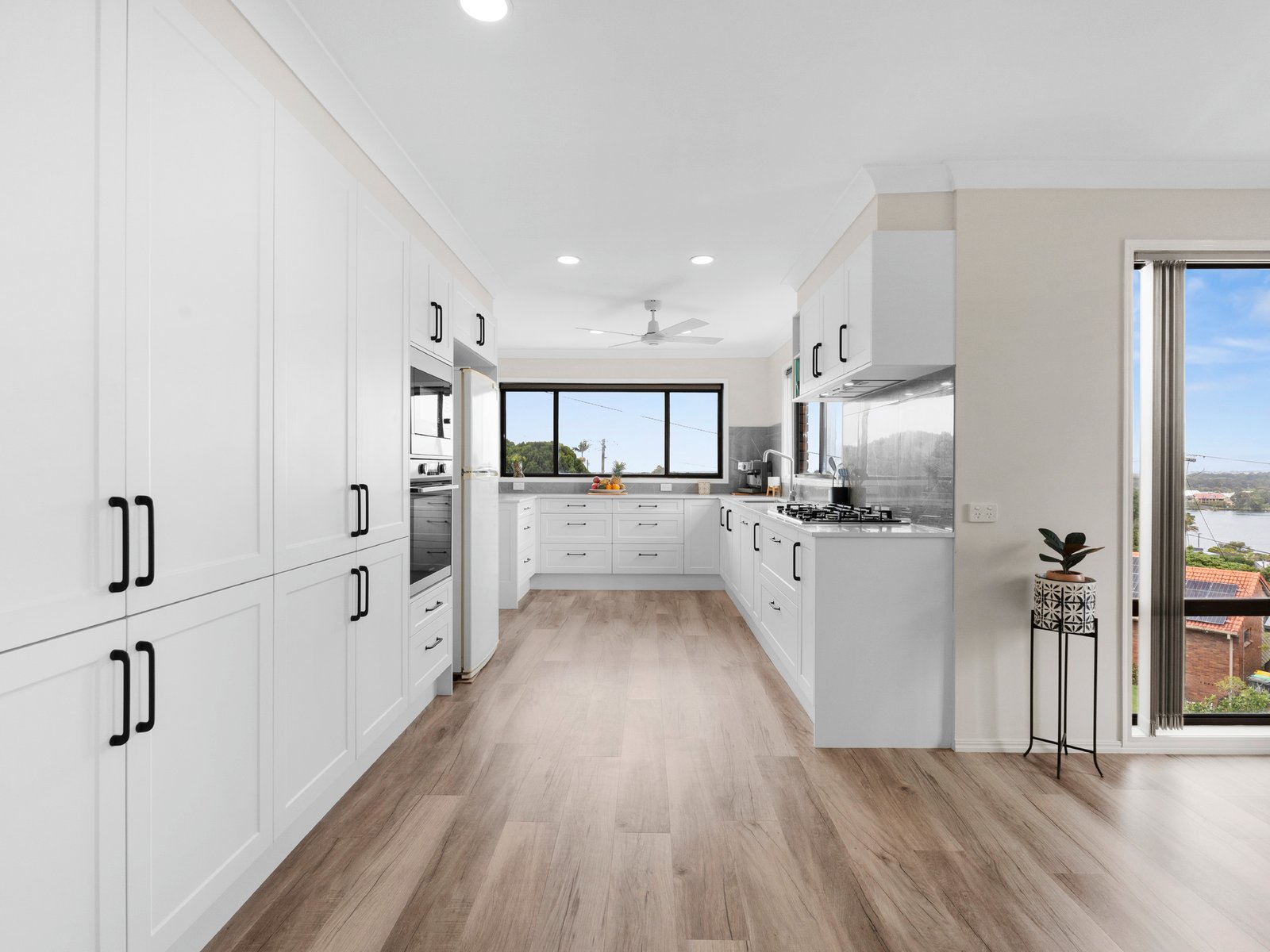 7 James Cook Drive BANORA POINT 7