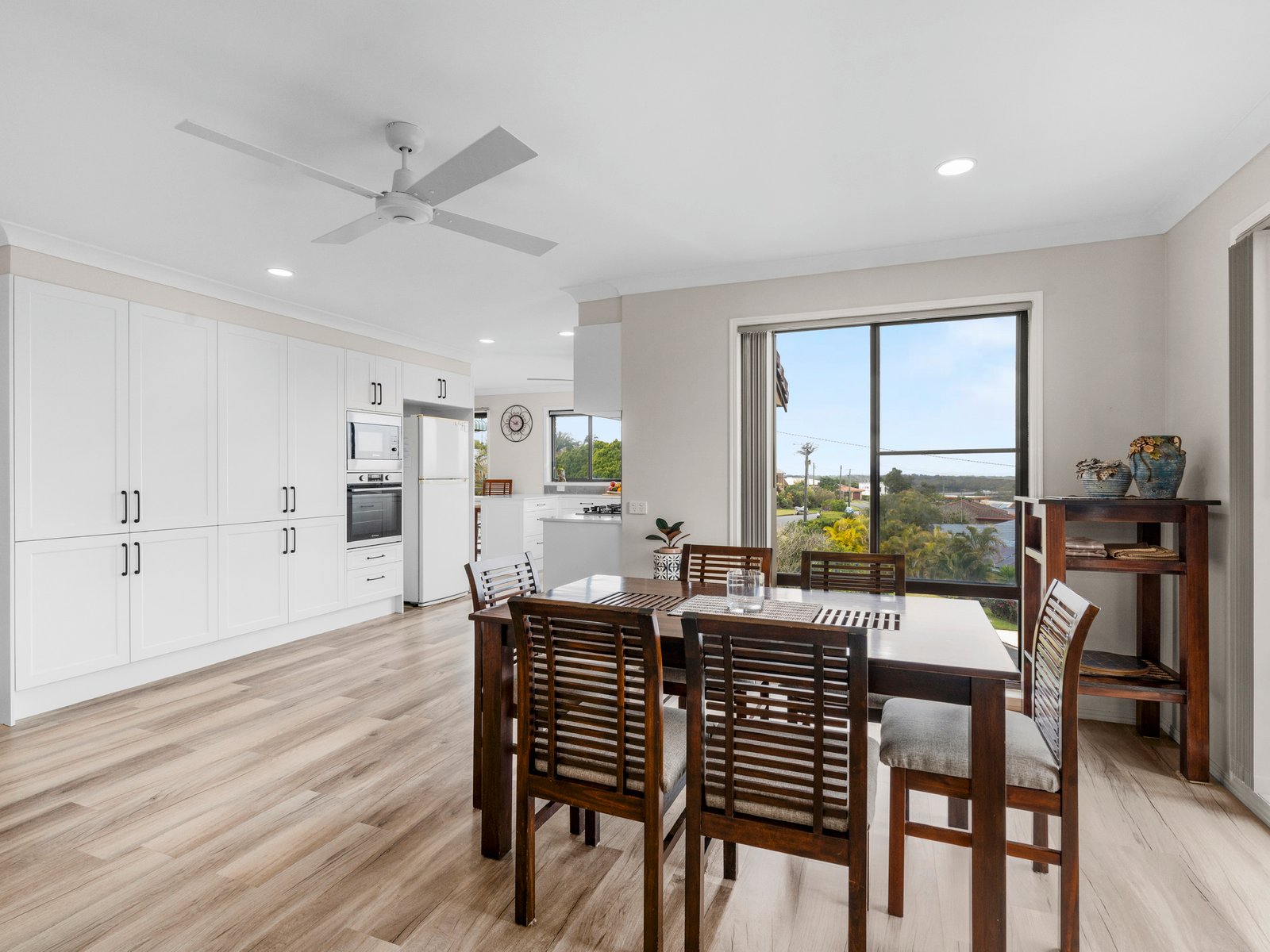 7 James Cook Drive BANORA POINT 10