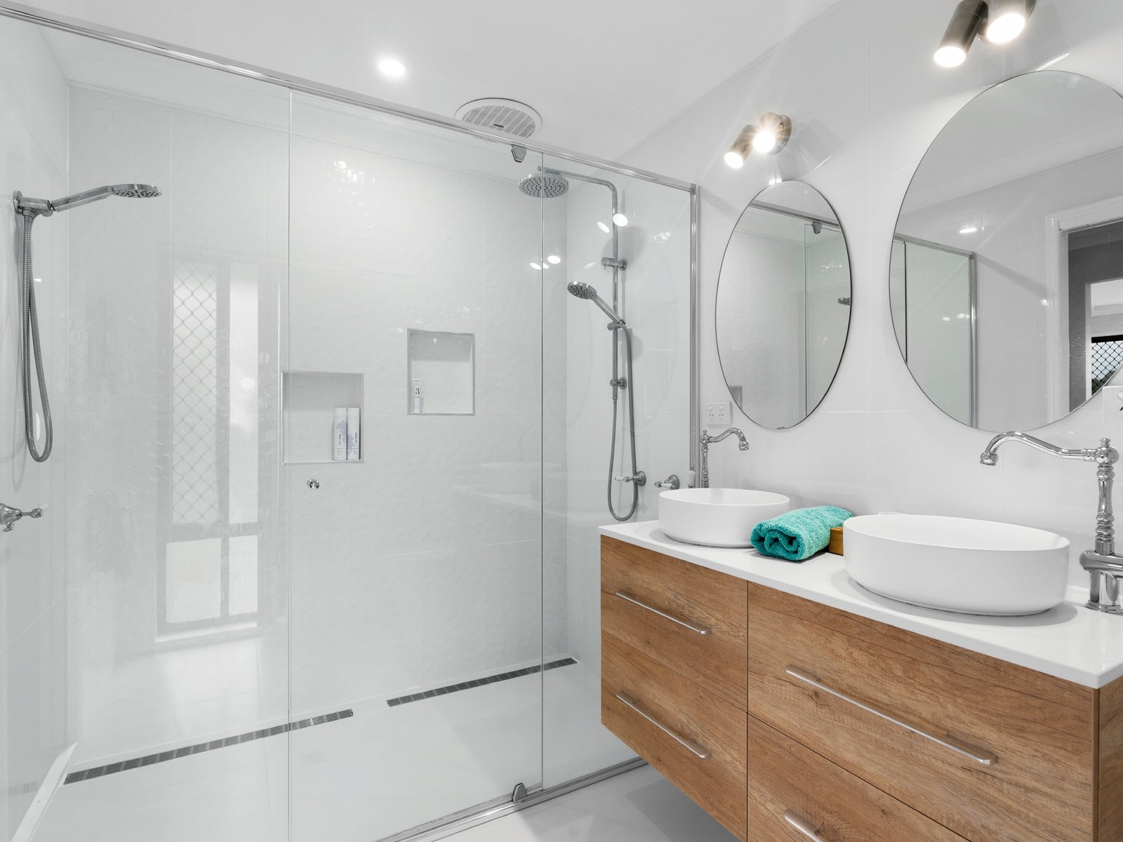 7 James Cook Drive BANORA POINT 13