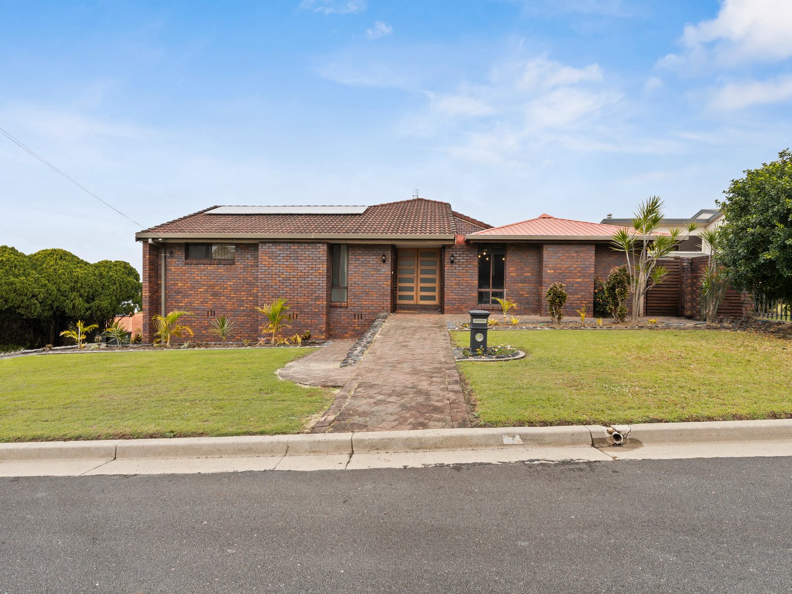 7 James Cook Drive BANORA POINT 28