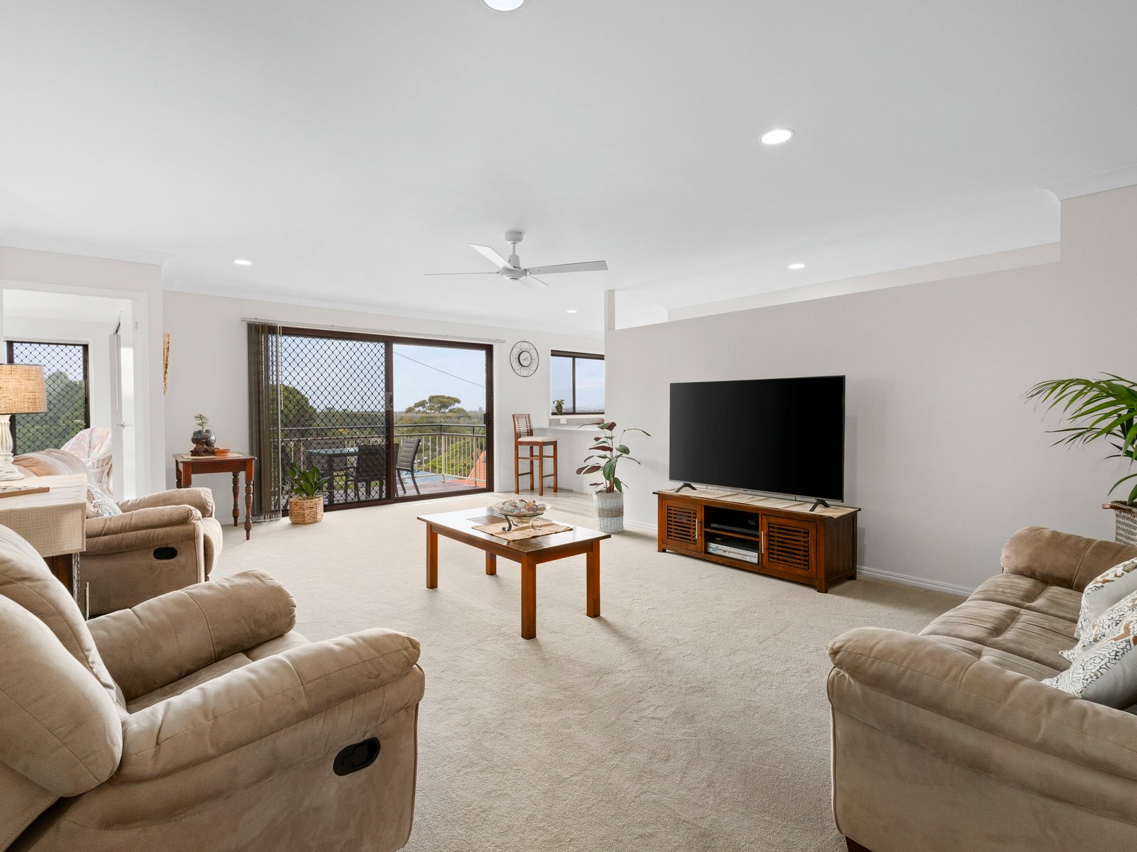 7 James Cook Drive BANORA POINT 29