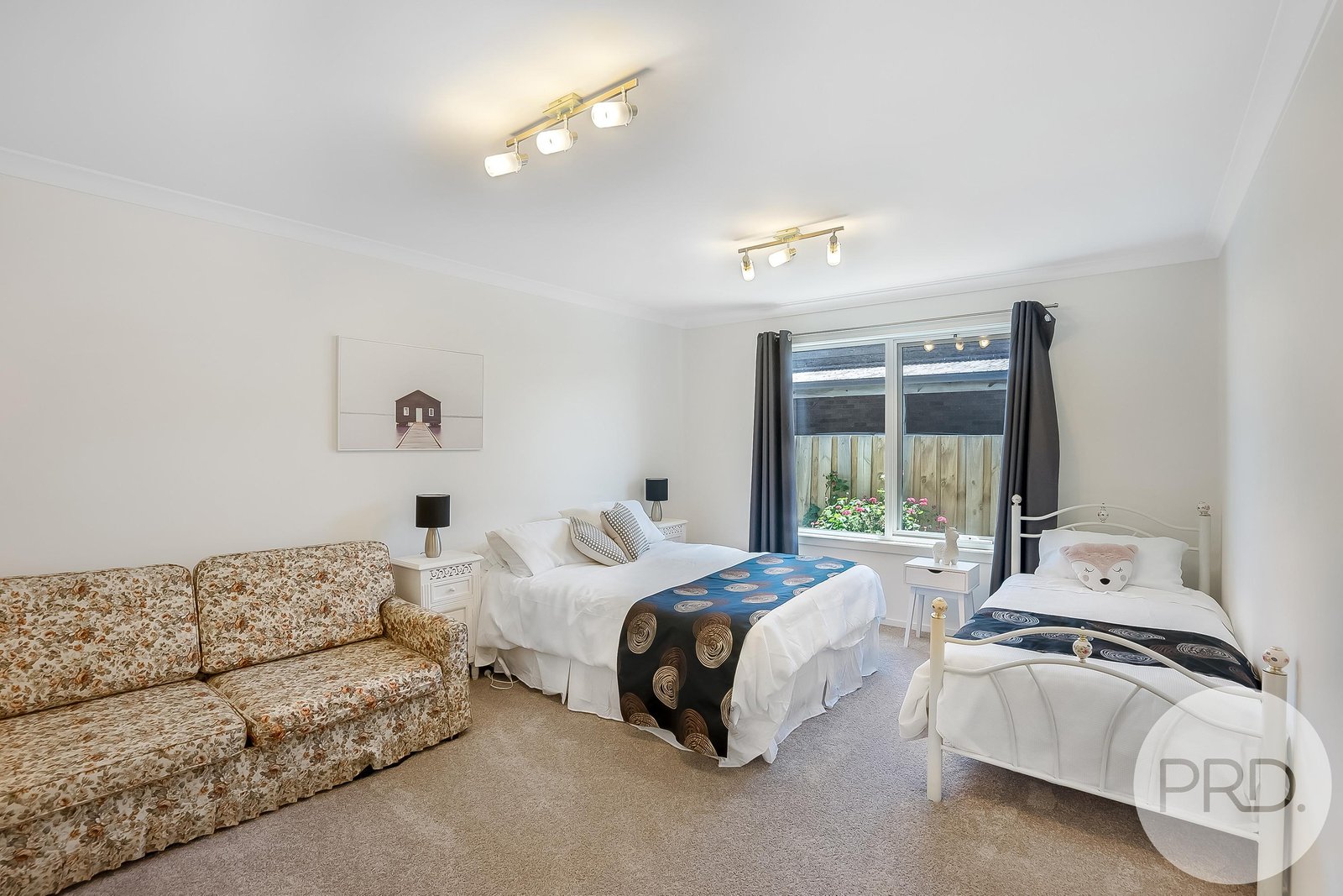 7 Jones Parade LEWISHAM 19