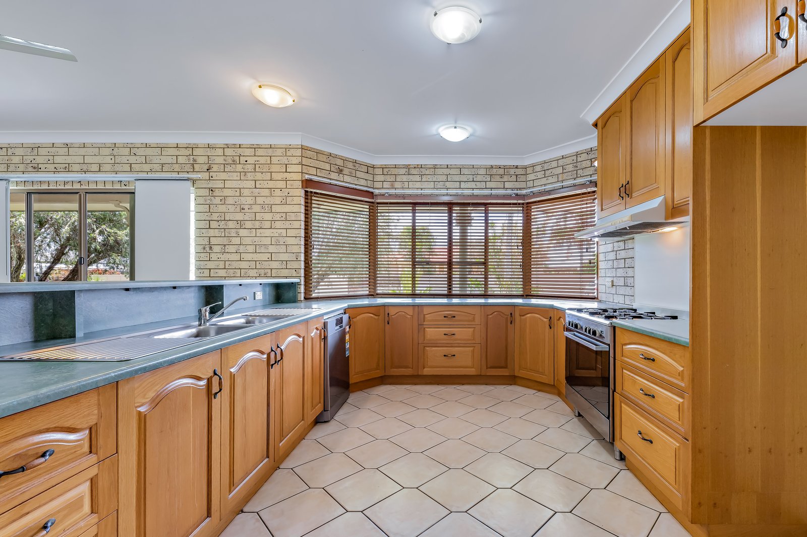 7 Keith Johns Drive PROSERPINE 2