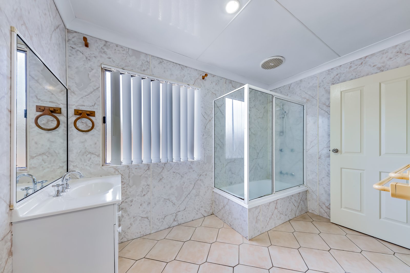 7 Keith Johns Drive PROSERPINE 17