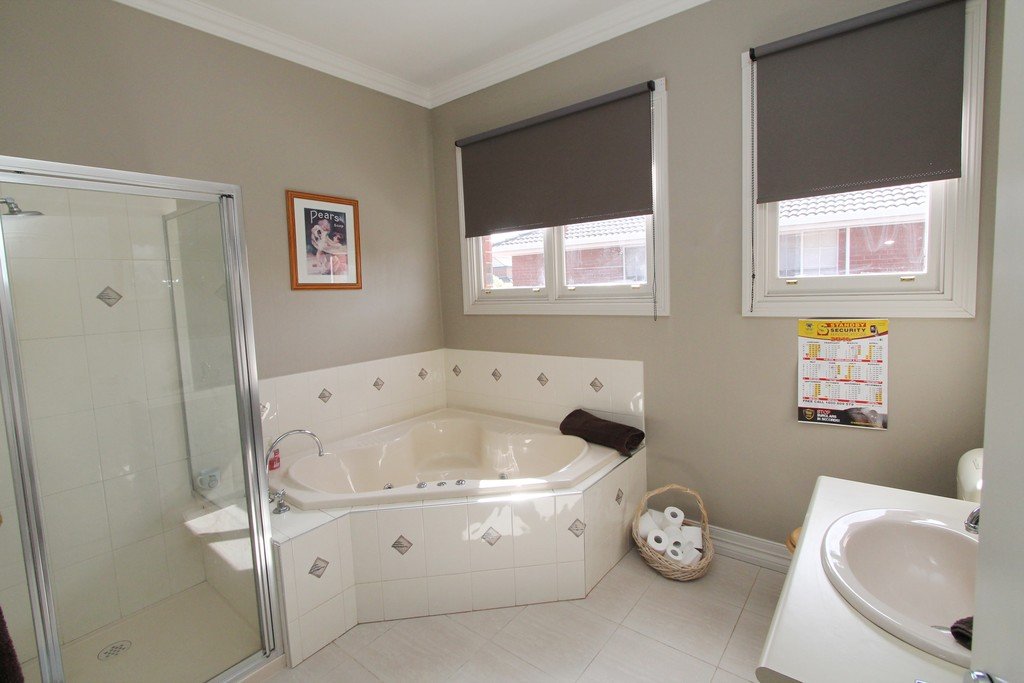 7 Kenvarra Court BLACK HILL 9