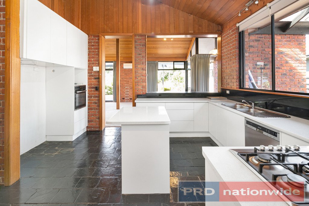 7 Lake View Court BALLARAT NORTH 2