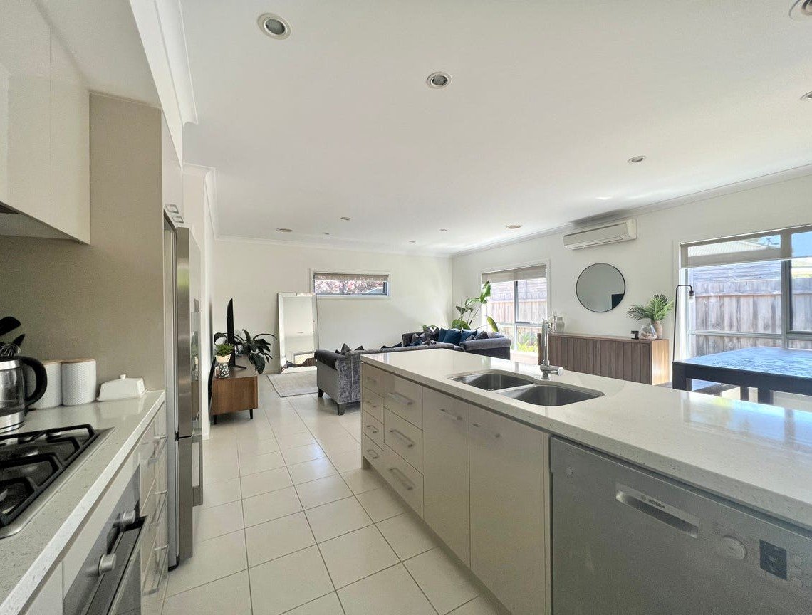 Gallery: 7 Lakeland Court