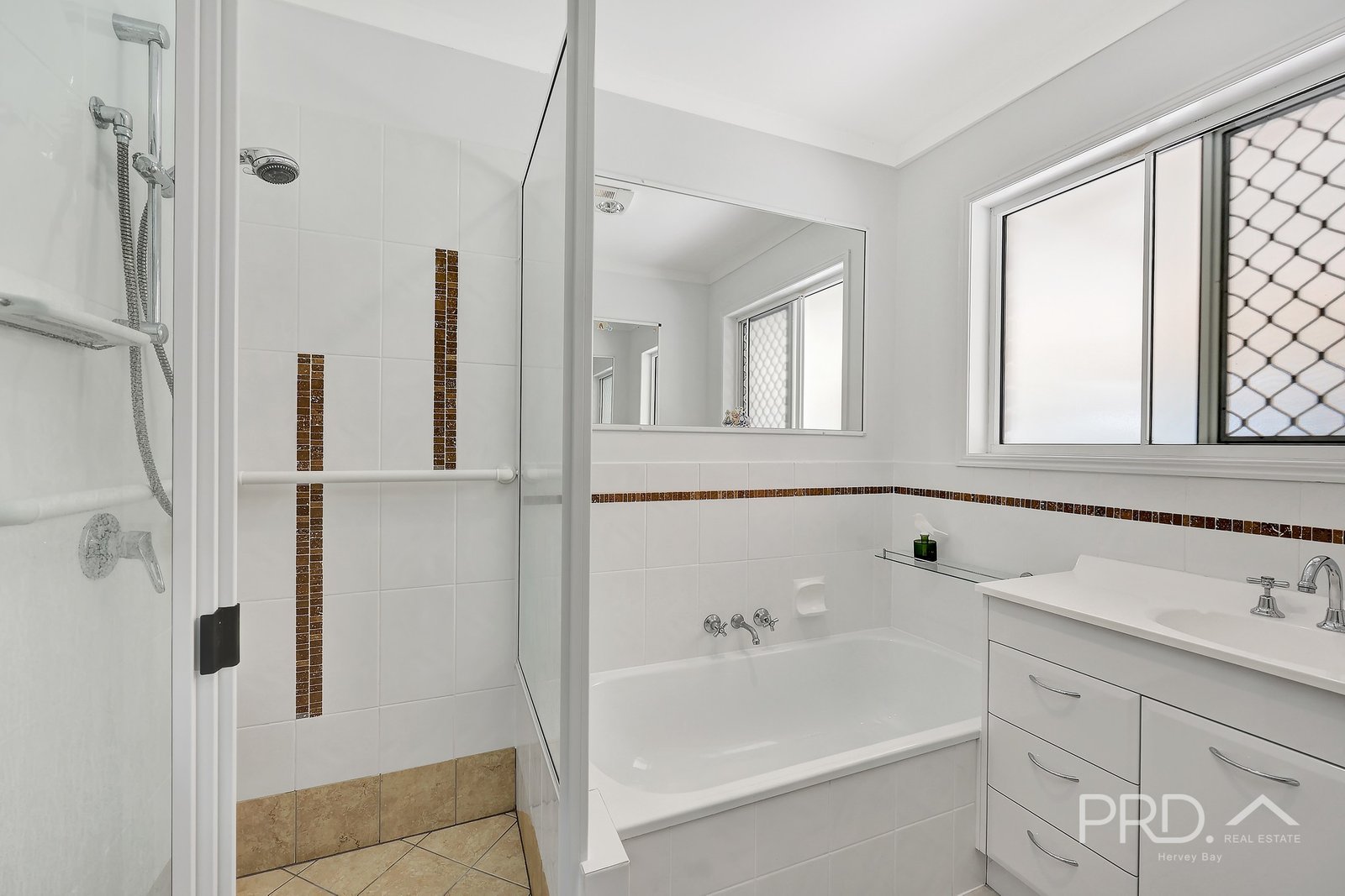 7 Lakeside Court TORQUAY 17