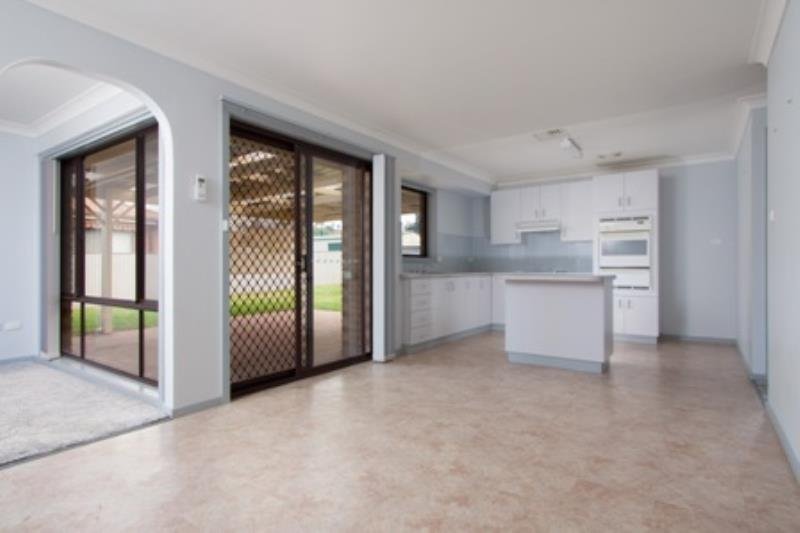 7 Langi Crescent GLENFIELD PARK 2