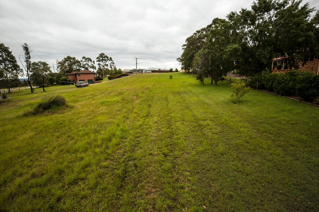7 Largs Avenue LARGS 2