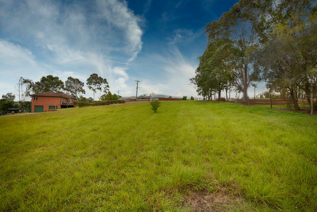 7 Largs Avenue LARGS 3
