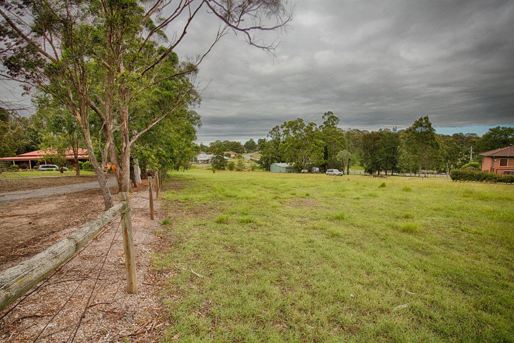 7 Largs Avenue LARGS 4