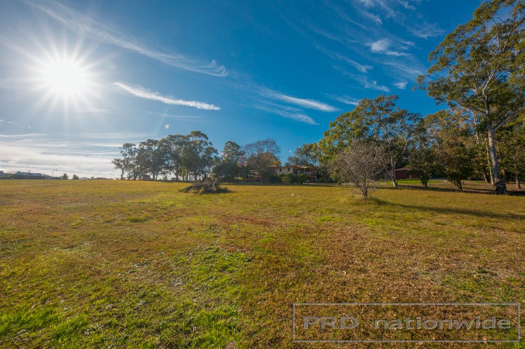 7 Largs Avenue LARGS 2