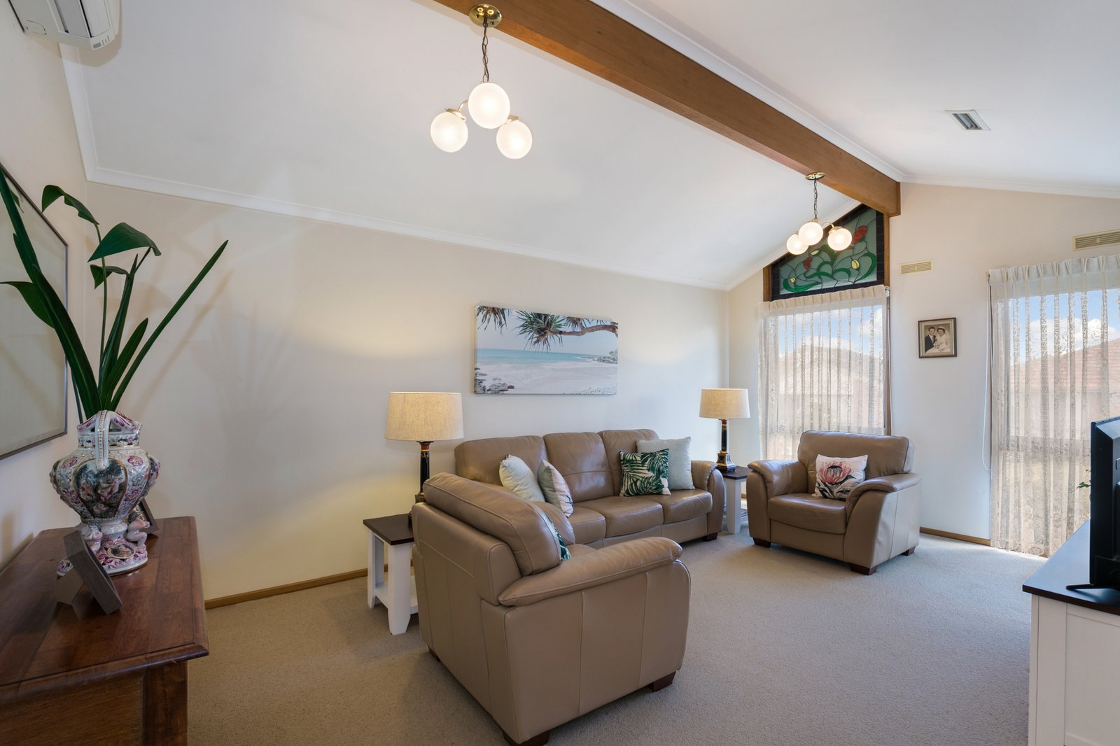 Gallery: 7 Lauren Close