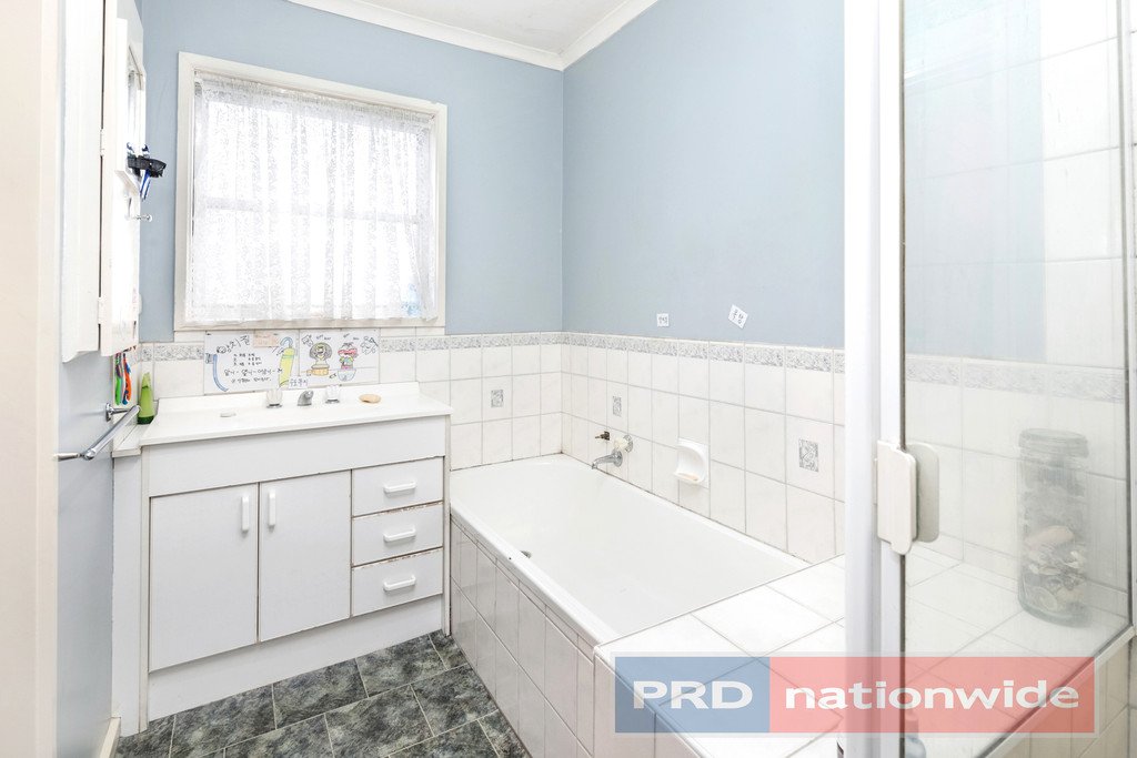 7 Leawarra Crescent DELACOMBE 3