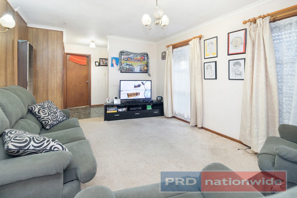 7 Leawarra Crescent DELACOMBE 5